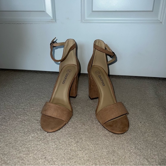 Stylish Boohoo Heeled Sandals. - Picture 3 of 9